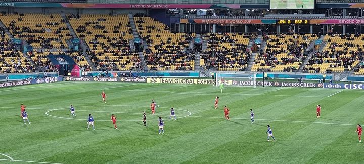 曼联改写英超大局！2-1后差2分进欧冠，帮热刺保级，阿森纳利好（封面配图）